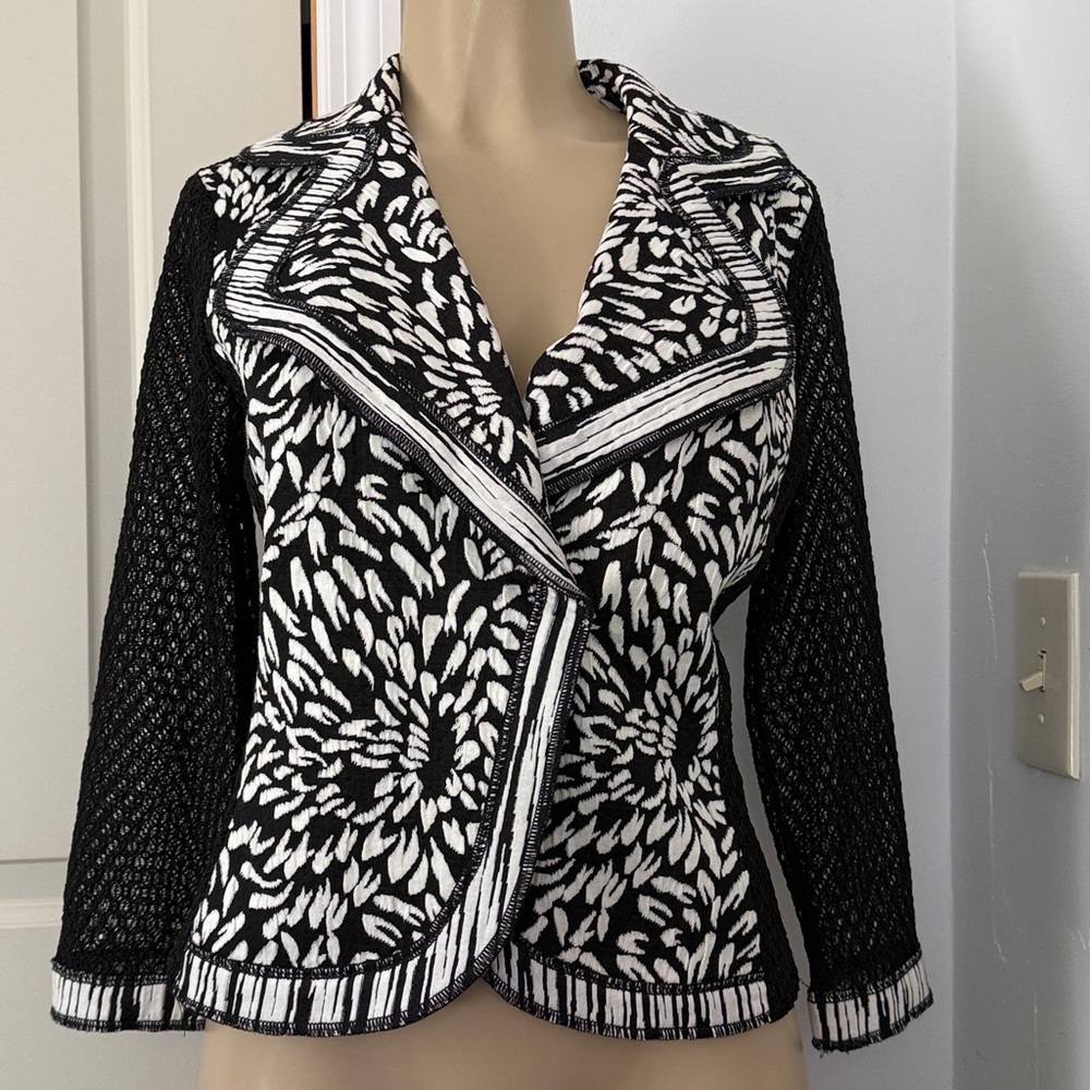 Alberto Makali Black and White Lace Top. Worn once